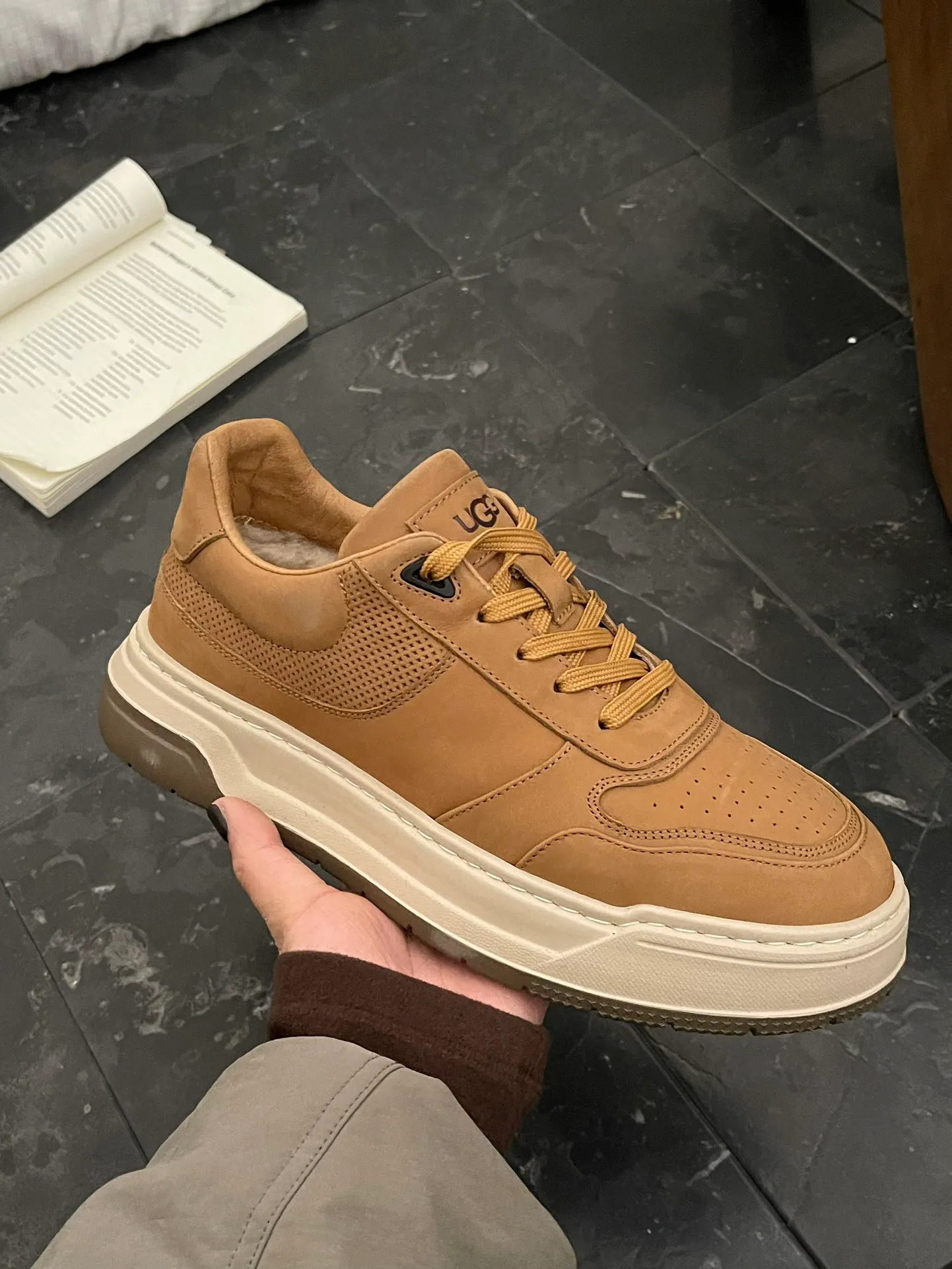 Men's men's shoes 💰600 𝐔𝐆𝐆 | Work sneakers Duicun, selected first-layer cow nubuck, simple, retro style, super good-looking, exclusive private model outsole, comfortable and good anti-slip effect, real wool lining, must be arranged for autumn and winter matching!   Size：39-46